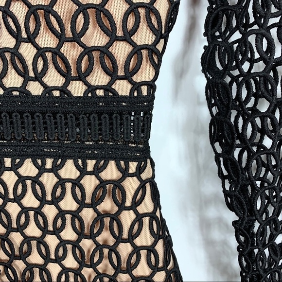 Elliatt Revelation Mini Dress lace long sleeve - Picture 4 of 7